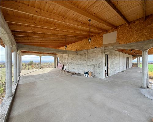 Pensiune 6 camere, teren 12713 mp, Dealul Mare, Urlati, Prahova