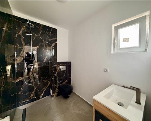 Pensiune 6 camere, teren 12713 mp, Dealul Mare, Urlati, Prahova