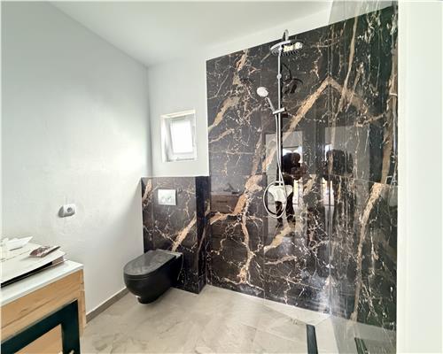 Pensiune 6 camere, teren 12713 mp, Dealul Mare, Urlati, Prahova