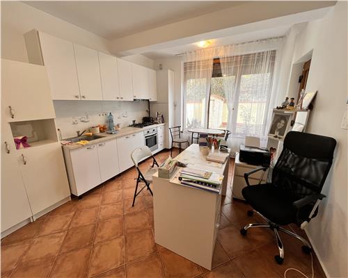 Inchiriere casa 5 camere,  Ploiesti,  zona Bd. Castanilor