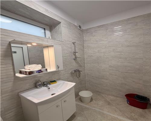 Spatiu comercial cu parcare proprie , Ploiesti, ultracentral