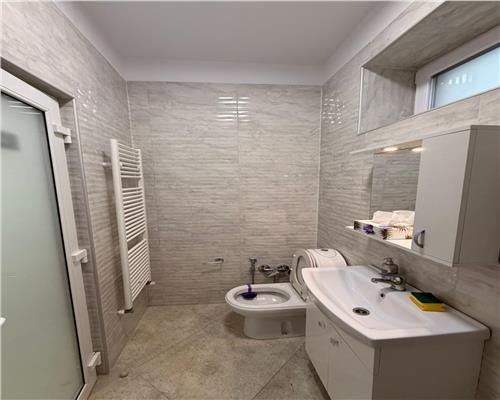 Spatiu comercial cu parcare proprie , Ploiesti, ultracentral