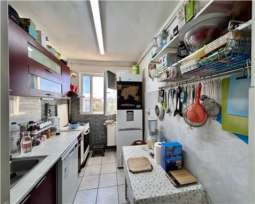 Apartament 3 camere, semidecomandat, 50.35 mp, Bd. Bucuresti, Ploiesti