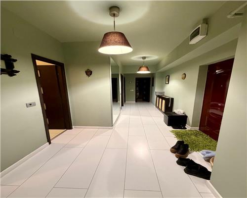 Apartament 3 camere, garaj propriu, mobilat si utilat, central, Ploies