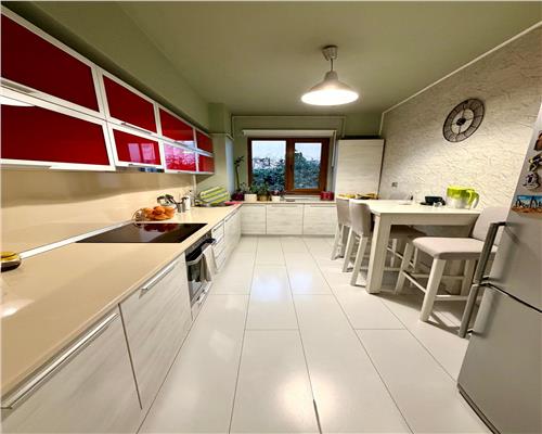 Apartament 3 camere, garaj propriu, mobilat si utilat, central, Ploies