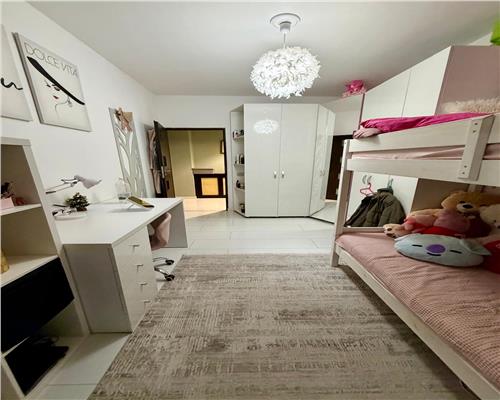 Apartament 3 camere, garaj propriu, mobilat si utilat, central, Ploies