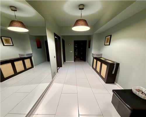 Apartament 3 camere, garaj propriu, mobilat si utilat, central, Ploies