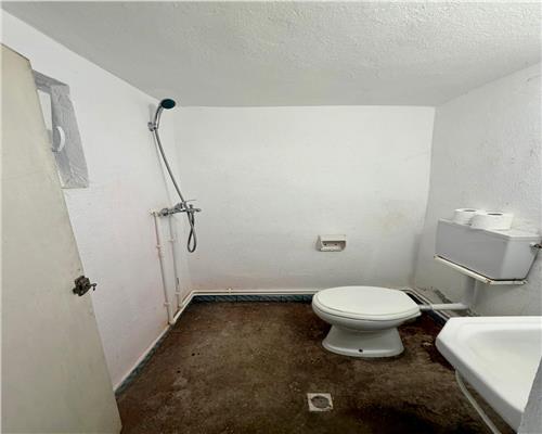 Casa 7 camere si curte, Ploiesti, zona Bobalna.