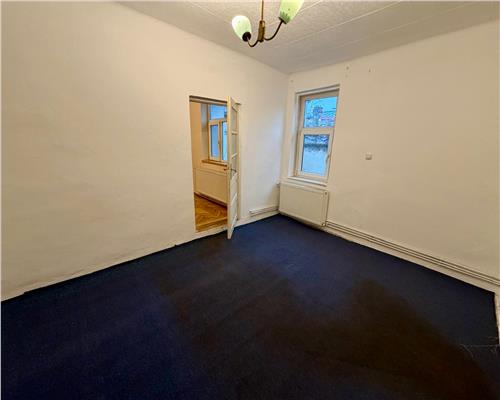 Casa 7 camere si curte, Ploiesti, zona Bobalna.