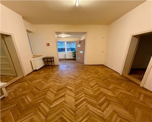 Casa 7 camere si curte, Ploiesti, zona Bobalna.