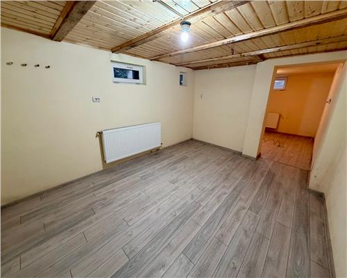 Casa 7 camere si curte, Ploiesti, zona Bobalna.