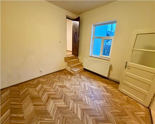 Casa 7 camere si curte, Ploiesti, zona Bobalna.