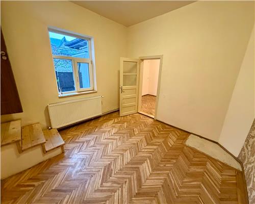 Casa 7 camere si curte, Ploiesti, zona Bobalna.