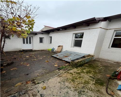 Casa 7 camere si curte, Ploiesti, zona Bobalna.