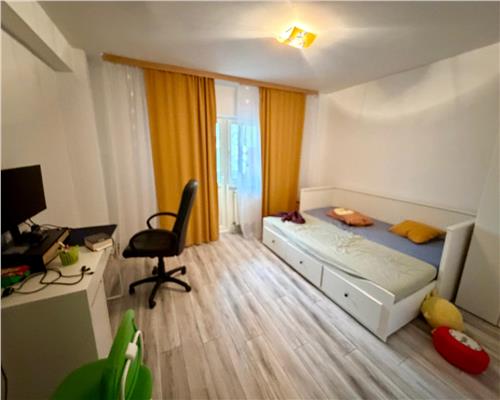 Apartament 3 camere, centrala proprie, Ploiesti, zona Cioceanu/ Sala S