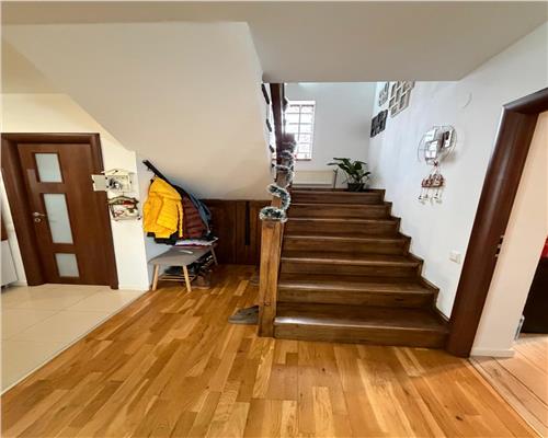 Casa 4 camere, constructie 2014, in Ploiestiori, la 5 minute de Ploies