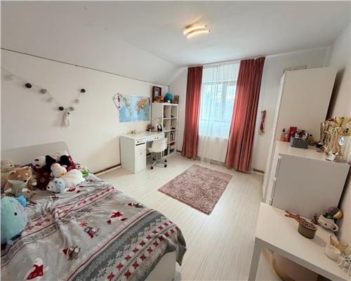 Casa 4 camere, constructie 2014, in Ploiestiori, la 5 minute de Ploies