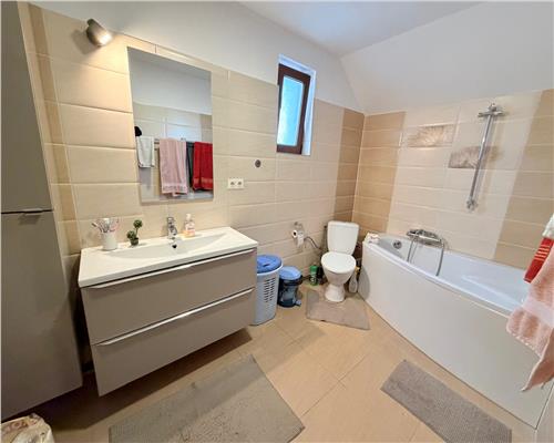 Casa 4 camere, constructie 2014, in Ploiestiori, la 5 minute de Ploies