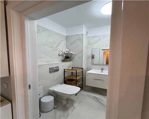 Garsoniera, centrala proprie, loc de parcare inclus, Ploie?ti, Vest