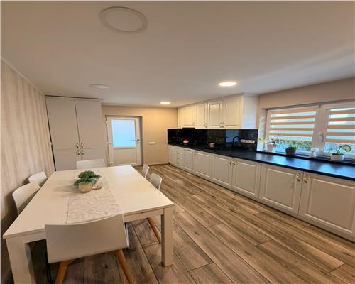 Casa 5 camere , renovata 2020 cu garaj , Ploiesti , central