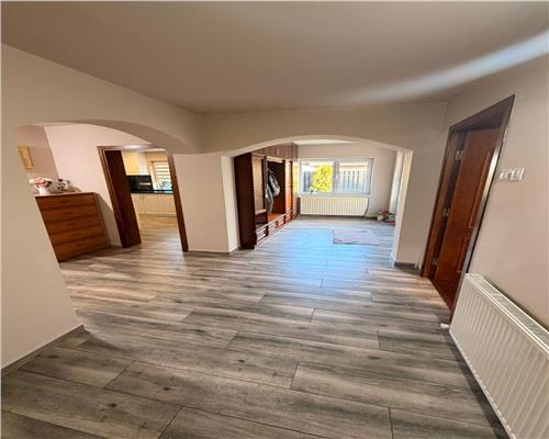 Casa 5 camere , renovata 2020 cu garaj , Ploiesti , central