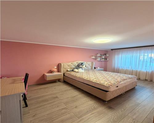Casa 5 camere , renovata 2020 cu garaj , Ploiesti , central