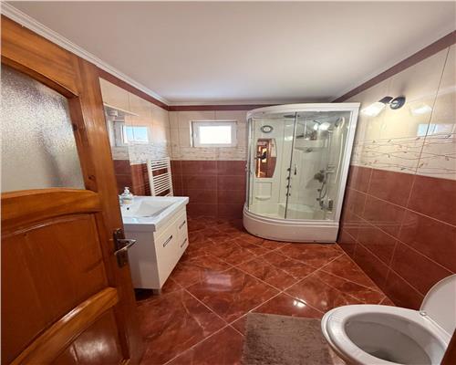 Casa 5 camere , renovata 2020 cu garaj , Ploiesti , central