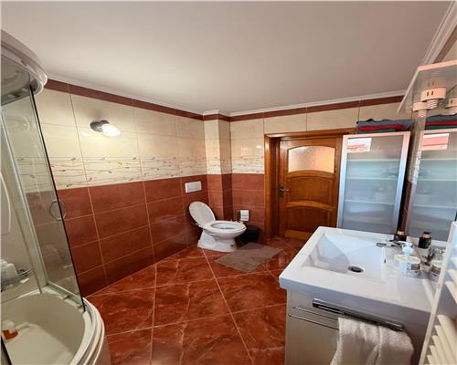 Casa 5 camere , renovata 2020 cu garaj , Ploiesti , central