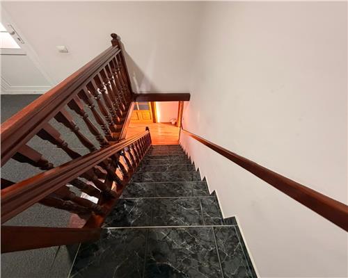 Casa 5 camere , renovata 2020 cu garaj , Ploiesti , central