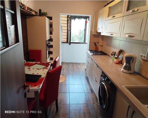 Ploiesti Mega Image 4 camere, 85 mp sc