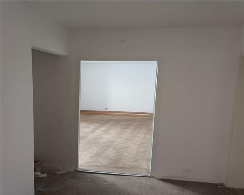 Podu Inalt 3 camere etaj 4