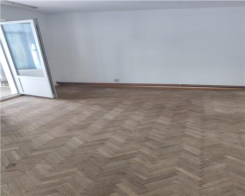 Podu Inalt 3 camere etaj 4