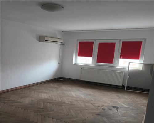 Podu Inalt 3 camere etaj 4