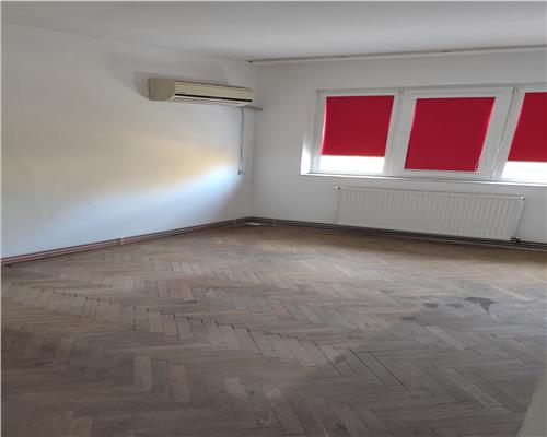 Podu Inalt 3 camere etaj 4