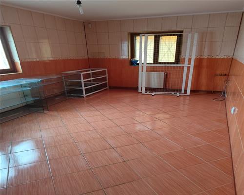 Spatiu comercial de inchiriat central Baicoi