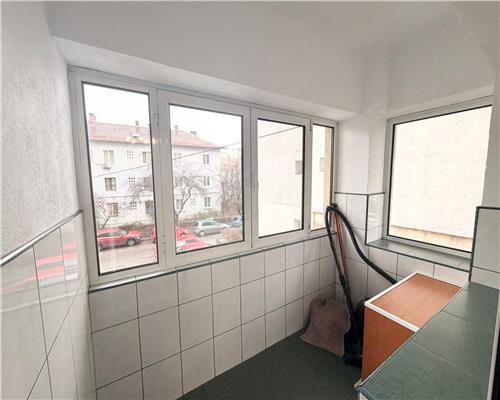Apartament 3 camere, decomandat, Ploiesti, zona Gh. Doja.