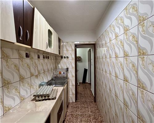 Vanzare apartament 2 camere, semidecomandat,  Lamaita, Ploiesti