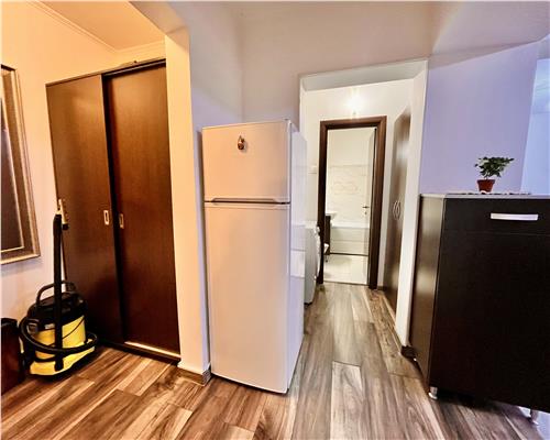 Apartament 2 camere, bloc 1983,  Ploiesti, zona Republicii