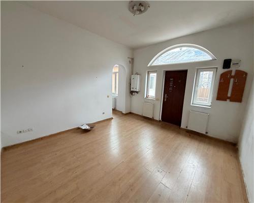 Casa 4 camere, 2 bai, 2 intarari, Ploiesti, zona Gh. Doja.