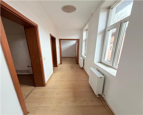 Casa 4 camere, 2 bai, 2 intarari, Ploiesti, zona Gh. Doja.