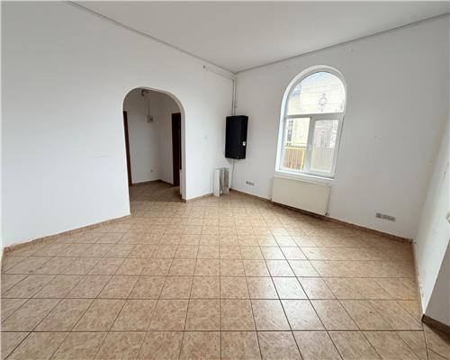 Casa 4 camere, 2 bai, 2 intarari, Ploiesti, zona Gh. Doja.