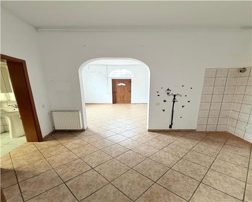 Casa 4 camere, 2 bai, 2 intarari, Ploiesti, zona Gh. Doja.