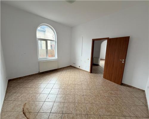 Casa 4 camere, 2 bai, 2 intarari, Ploiesti, zona Gh. Doja.