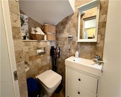 Apartament 2 camere, tip duplex, curte proprie, Ploiesti, zona central