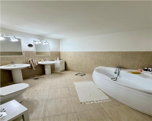 Casa 5 camere, in Ploiesti, zona Bd. Castanilor/ Gara de Sud.