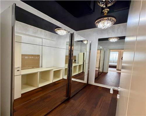 Apartament 4 camere, 2 parcari subterane, Ploiesti, ultracentral.