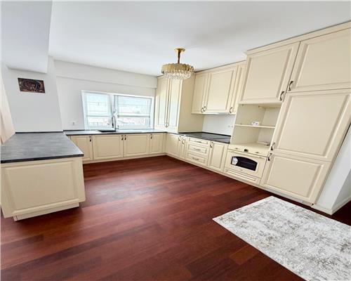 Apartament 4 camere, 2 parcari subterane, Ploiesti, ultracentral.