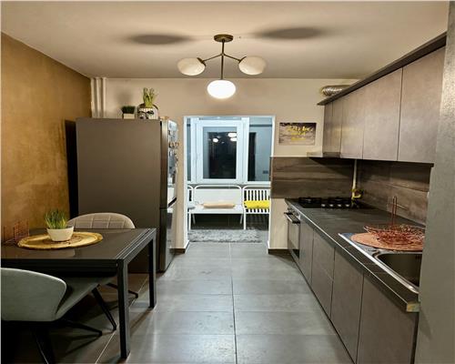 Apartament 3 camere, decomandat, Ploiești, Democratiei/ Bd. Castanilor