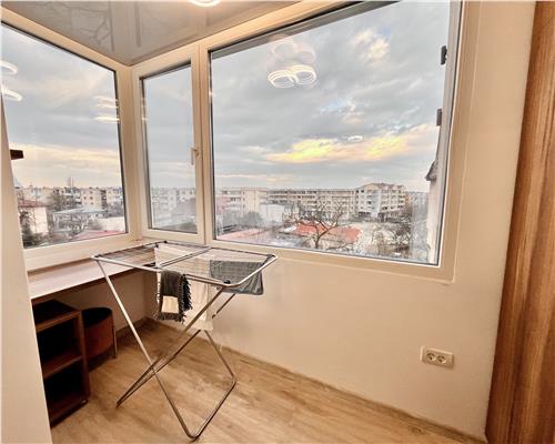 Apartament 3 camere, renovat, decomandat, Ploiești, Democratiei