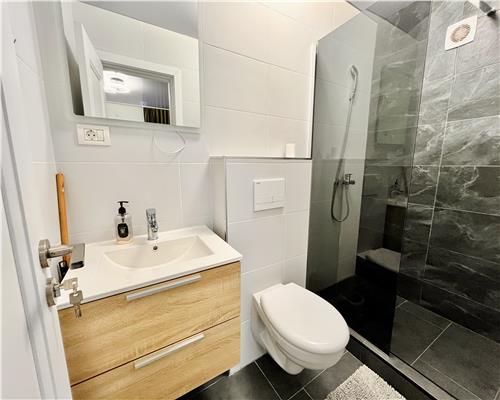 Apartament 3 camere, renovat, decomandat, Ploiești, Democratiei